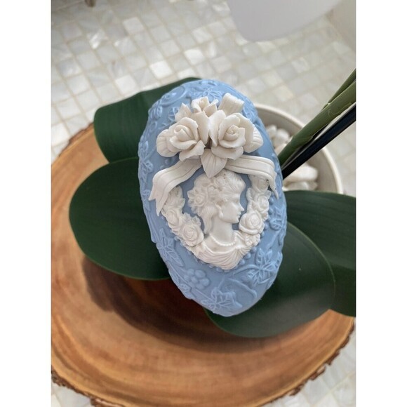 JTS International Jasperware Cameo Trinket Box Floral Embossed Ivy - Picture 6 of 9